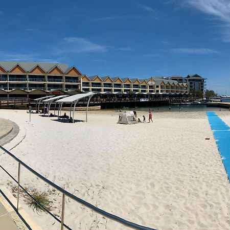 Апартаменти The Hutt On Mandurah Marina Екстер'єр фото